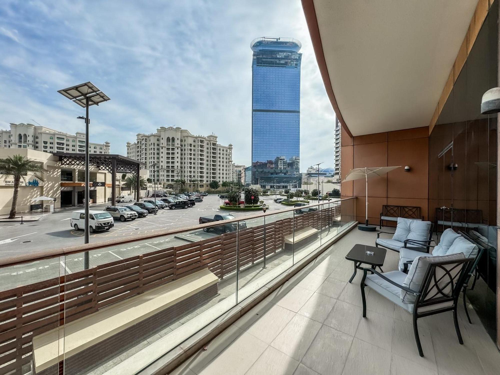 Modern Beachfront 1Br Apartment - Tiara Residence Дубай Екстер'єр фото