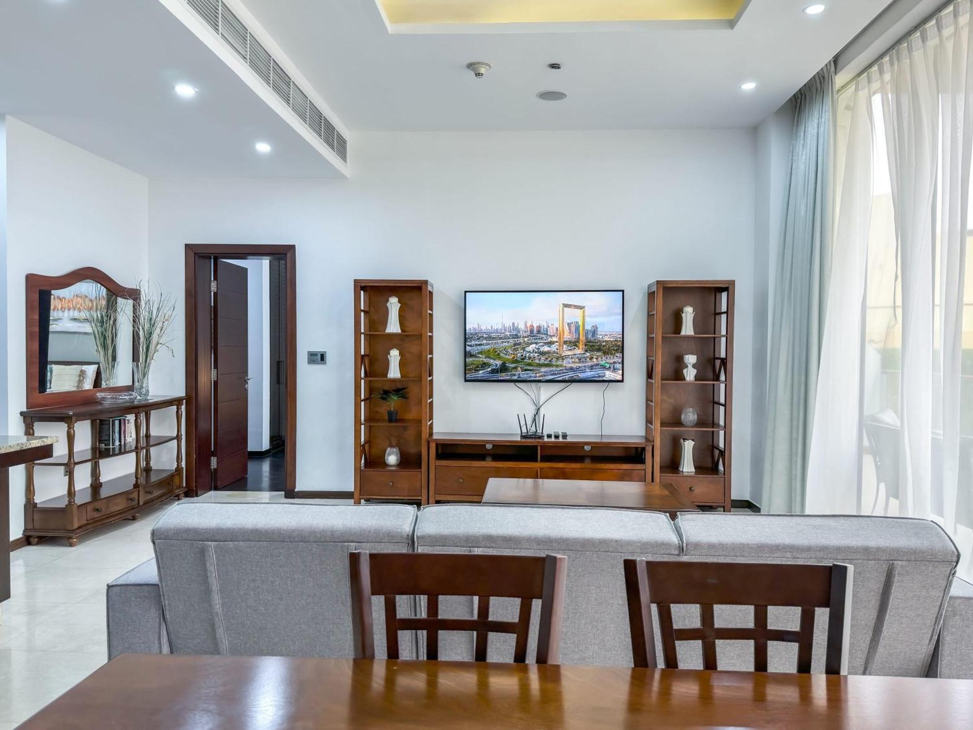 Modern Beachfront 1Br Apartment - Tiara Residence Дубай Екстер'єр фото